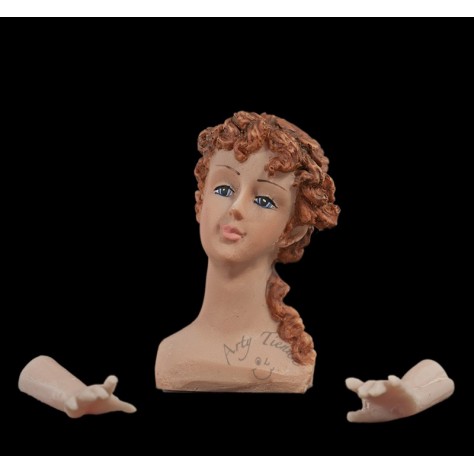 Dama antigua ó ángel en resina italiana