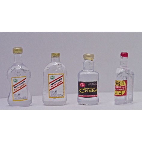 Botellas de licor en plástico
