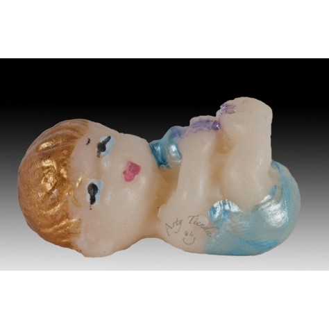 Bebe boca arriba en porcelanicron