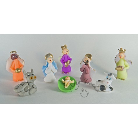 Pesebre en porcelanicron miniatura por 8 figuras